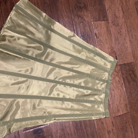 Satin feel with detail stripe made by Gotcha Covered deep green in color - Picture 3 of 5